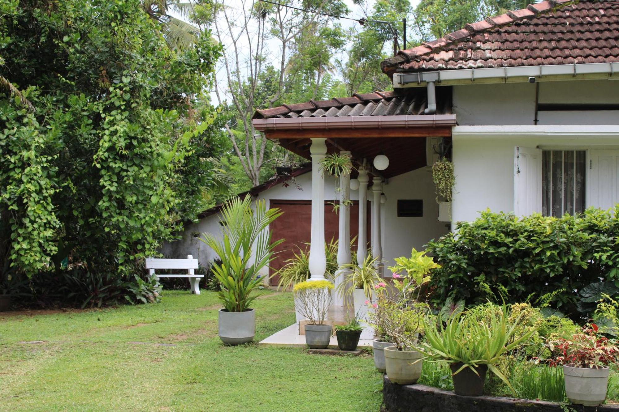 Hotel Sun&Surf Rest Ahangama Exterior foto