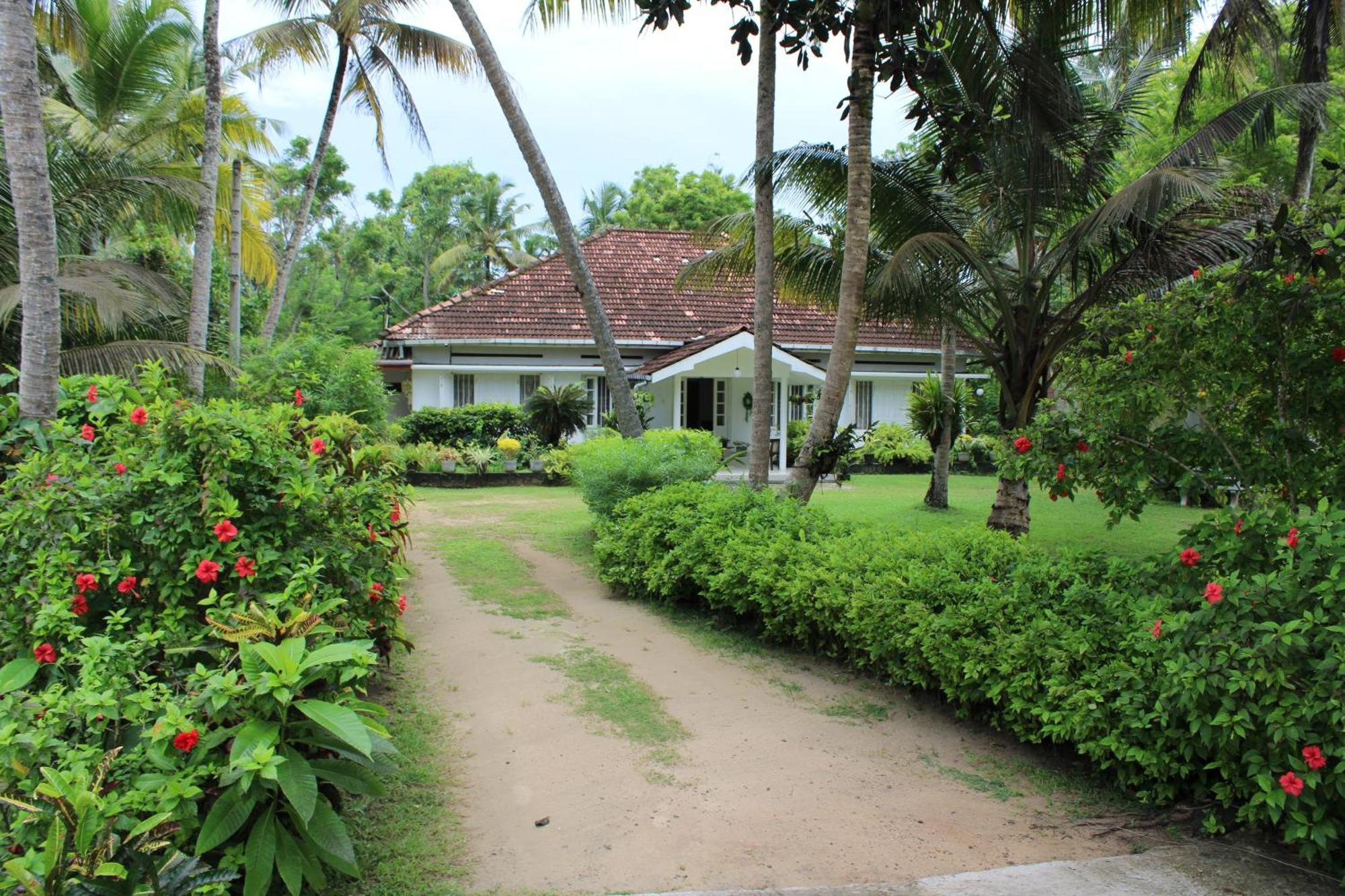 Hotel Sun&Surf Rest Ahangama Exterior foto