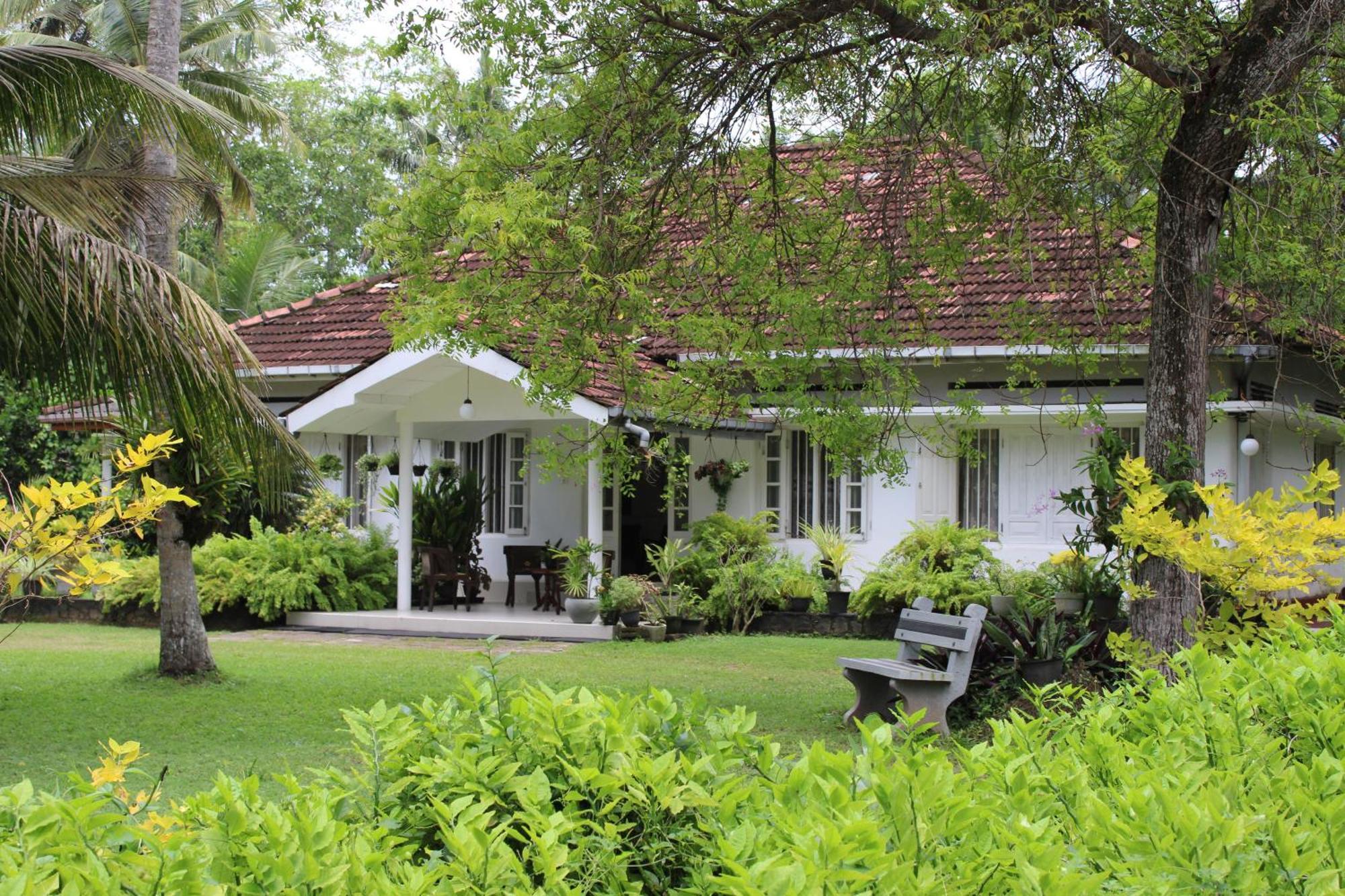 Hotel Sun&Surf Rest Ahangama Exterior foto
