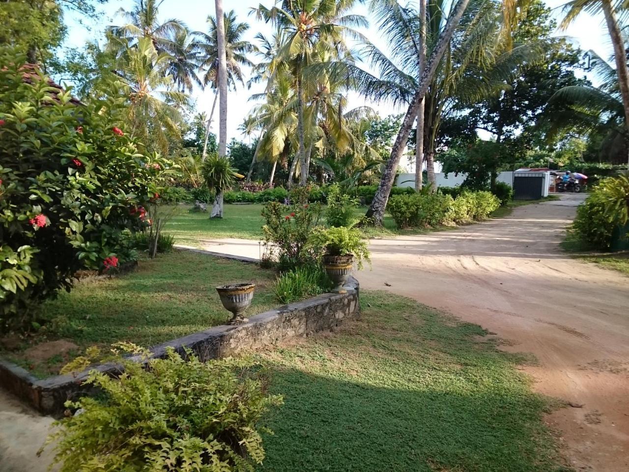 Hotel Sun&Surf Rest Ahangama Exterior foto
